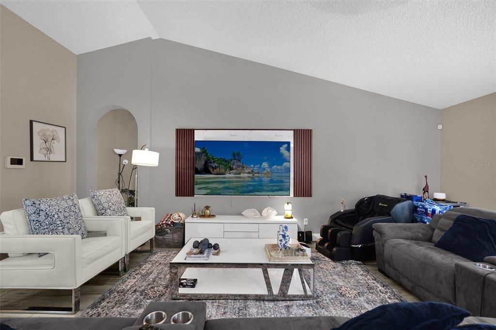 For Sale: $399,000 (4 beds, 2 baths, 1933 Square Feet)