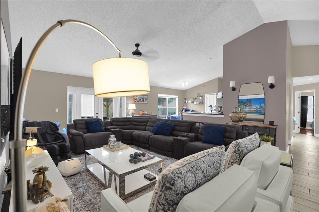 For Sale: $399,000 (4 beds, 2 baths, 1933 Square Feet)
