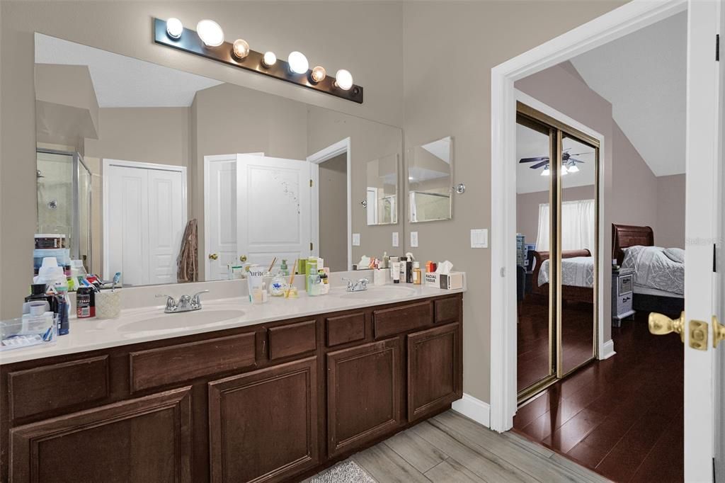 For Sale: $399,000 (4 beds, 2 baths, 1933 Square Feet)