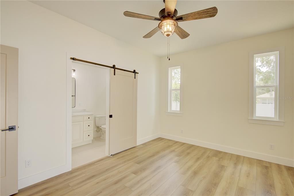 En Venta: $639,400 (4 camas, 3 baños, 2052 Pies cuadrados)