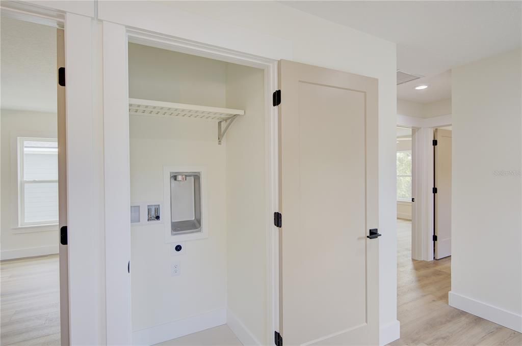 En Venta: $639,400 (4 camas, 3 baños, 2052 Pies cuadrados)
