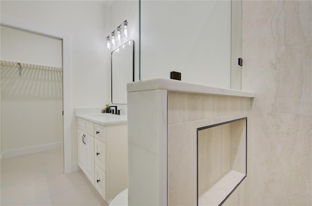 En Venta: $639,400 (4 camas, 3 baños, 2052 Pies cuadrados)