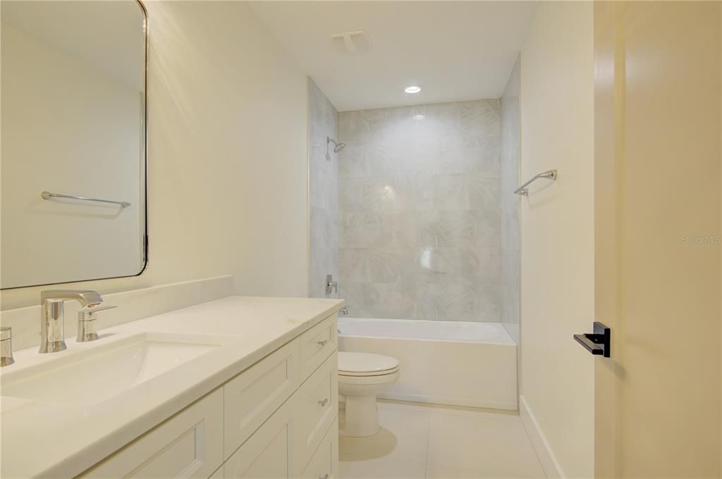 En Venta: $639,400 (4 camas, 3 baños, 2052 Pies cuadrados)
