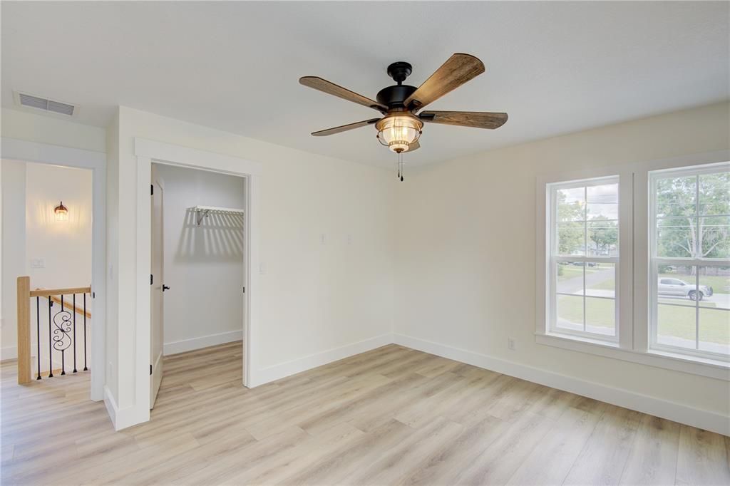 En Venta: $639,400 (4 camas, 3 baños, 2052 Pies cuadrados)