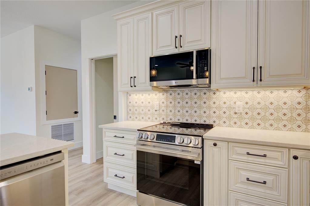 En Venta: $639,400 (4 camas, 3 baños, 2052 Pies cuadrados)