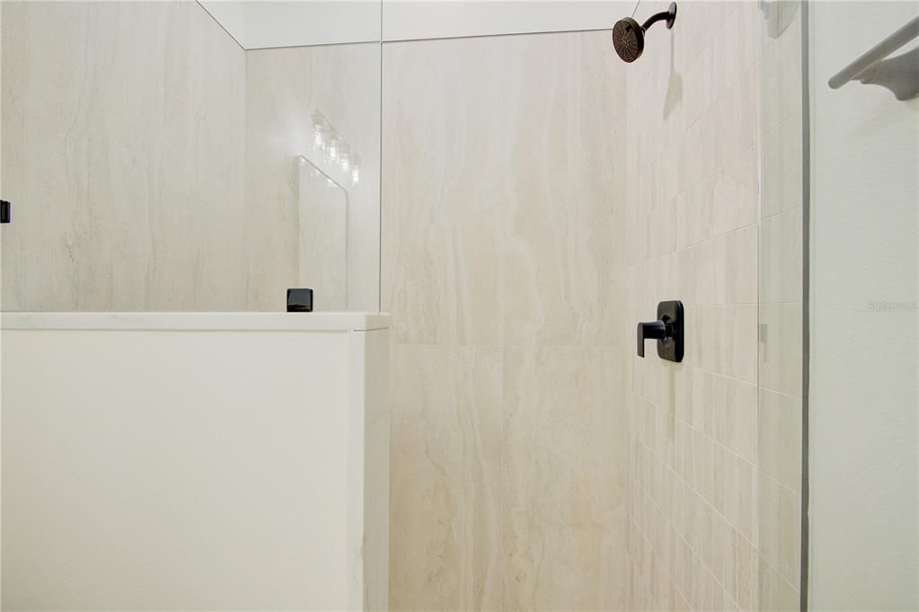 En Venta: $639,400 (4 camas, 3 baños, 2052 Pies cuadrados)