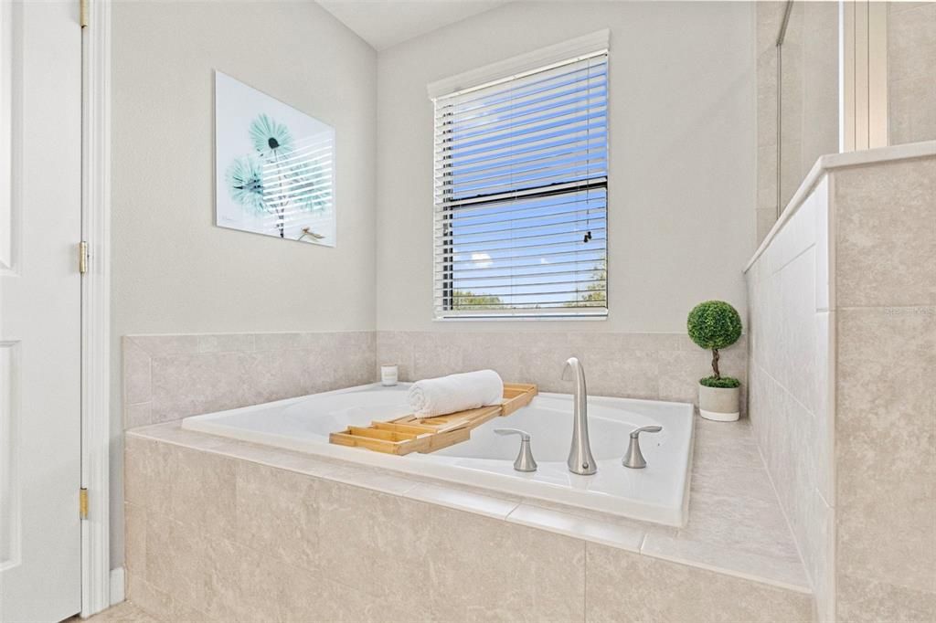 En Venta: $529,900 (4 camas, 2 baños, 2947 Pies cuadrados)