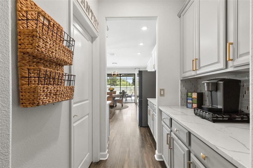 En Venta: $529,900 (4 camas, 2 baños, 2947 Pies cuadrados)