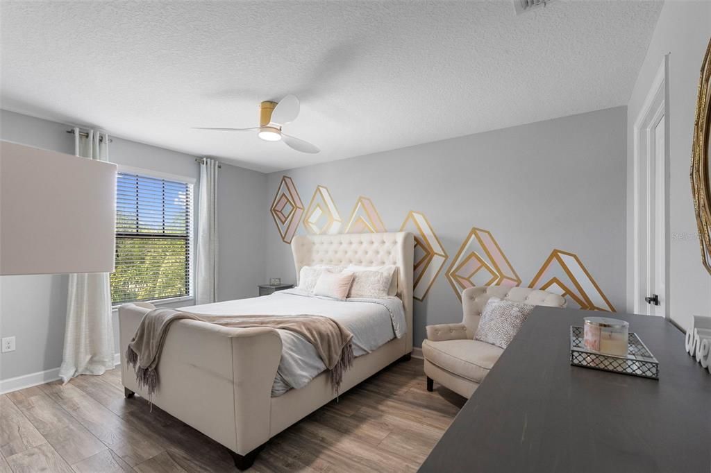 En Venta: $529,900 (4 camas, 2 baños, 2947 Pies cuadrados)