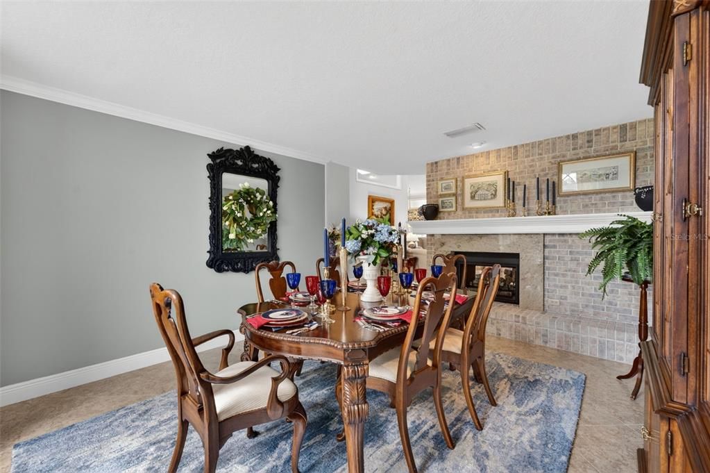 En Venta: $799,000 (4 camas, 2 baños, 2516 Pies cuadrados)