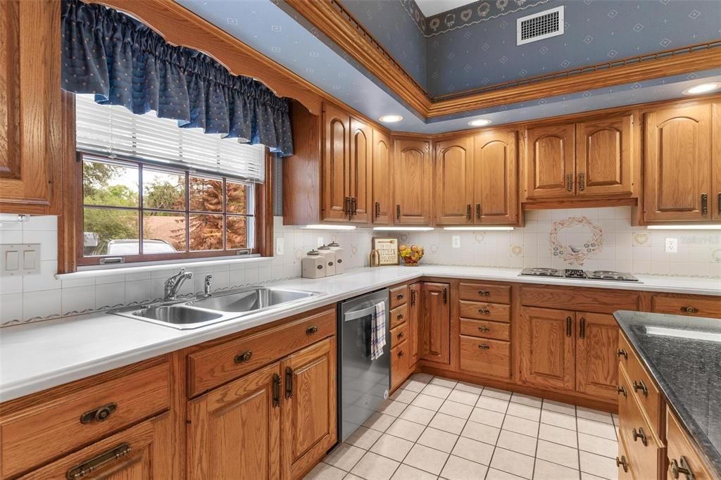 For Sale: $799,000 (4 beds, 2 baths, 4451 Square Feet)