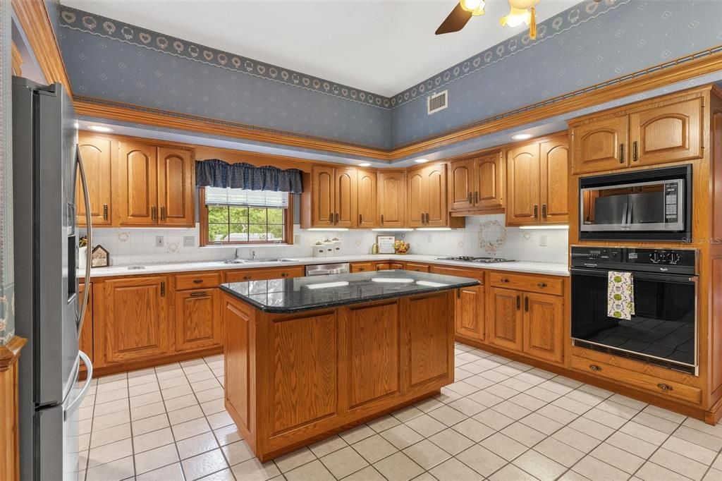 For Sale: $799,000 (4 beds, 2 baths, 4451 Square Feet)