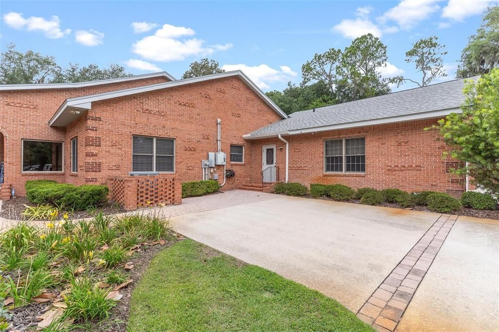 For Sale: $799,000 (4 beds, 2 baths, 4451 Square Feet)