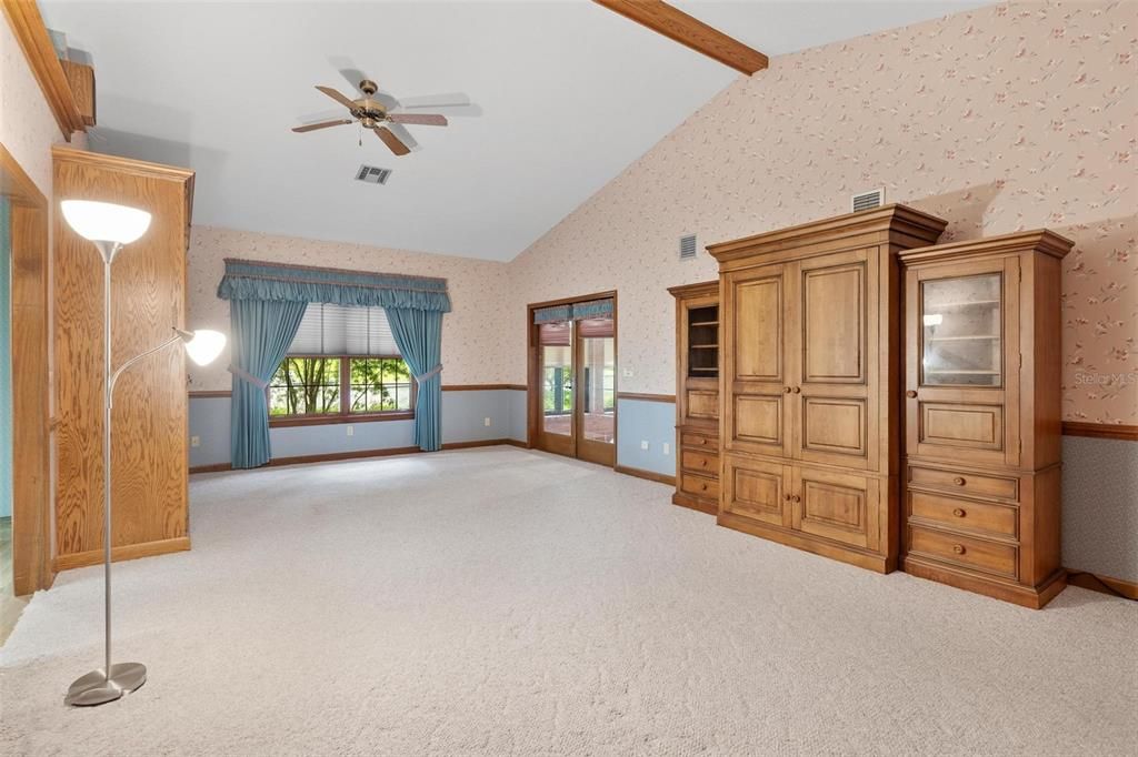 For Sale: $799,000 (4 beds, 2 baths, 4451 Square Feet)