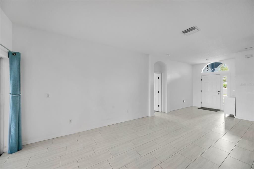 En Venta: $550,000 (4 camas, 3 baños, 2518 Pies cuadrados)