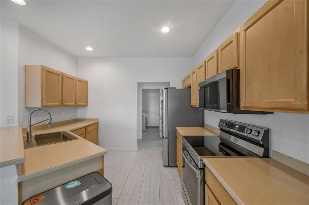 En Venta: $550,000 (4 camas, 3 baños, 2518 Pies cuadrados)