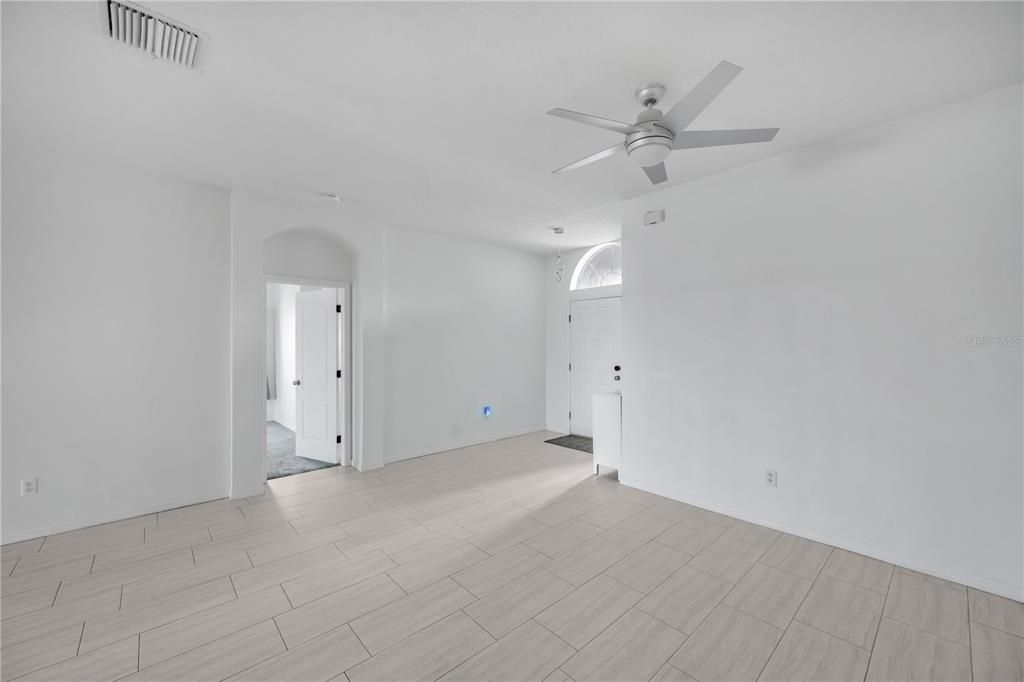 En Venta: $550,000 (4 camas, 3 baños, 2518 Pies cuadrados)