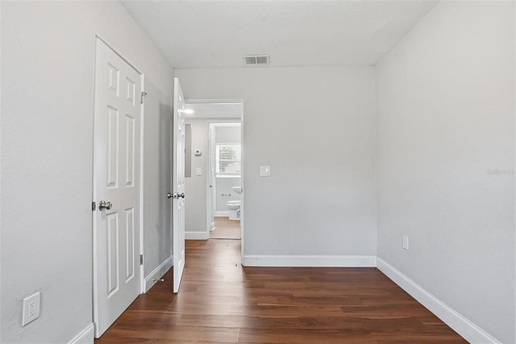 For Sale: $270,500 (3 beds, 2 baths, 1381 Square Feet)