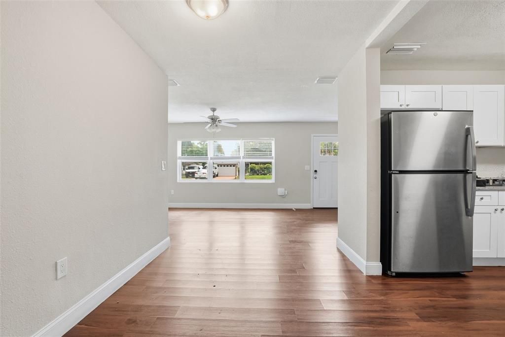 For Sale: $270,500 (3 beds, 2 baths, 1381 Square Feet)