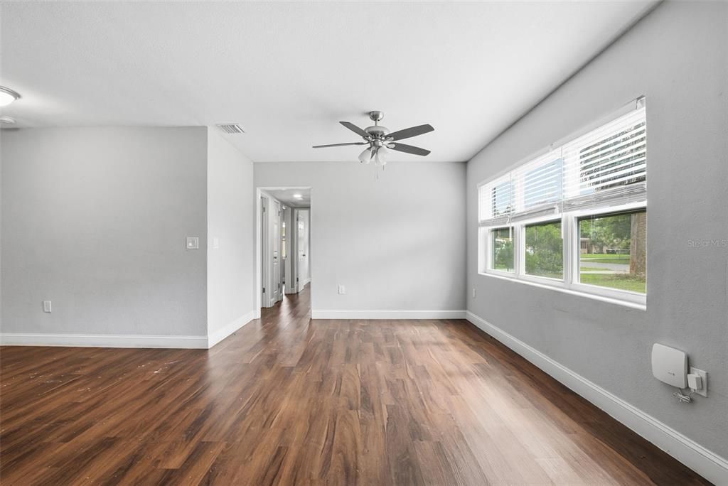 For Sale: $270,500 (3 beds, 2 baths, 1381 Square Feet)