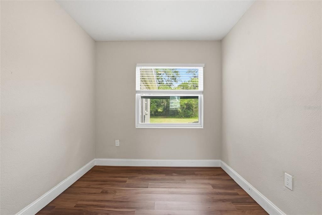 For Sale: $270,500 (3 beds, 2 baths, 1381 Square Feet)