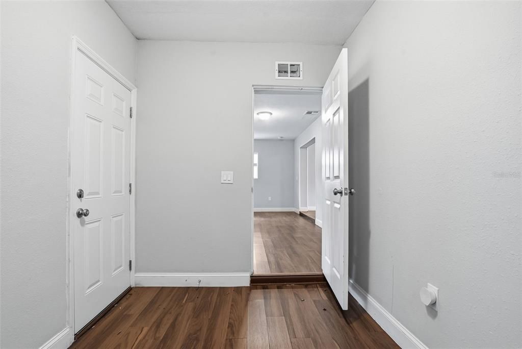 For Sale: $270,500 (3 beds, 2 baths, 1381 Square Feet)