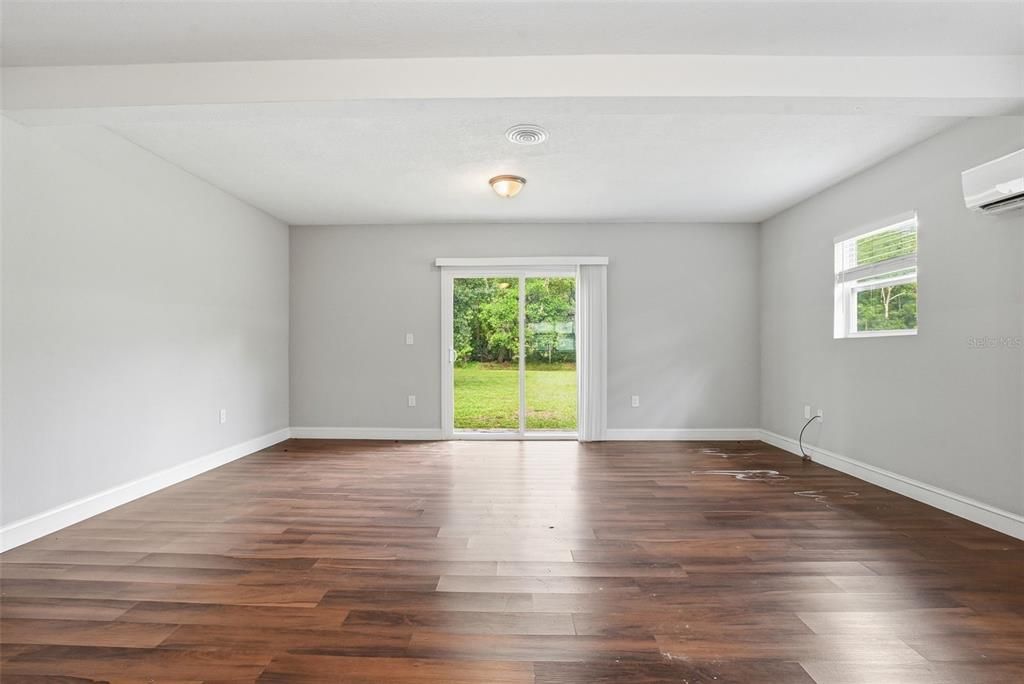 For Sale: $270,500 (3 beds, 2 baths, 1381 Square Feet)