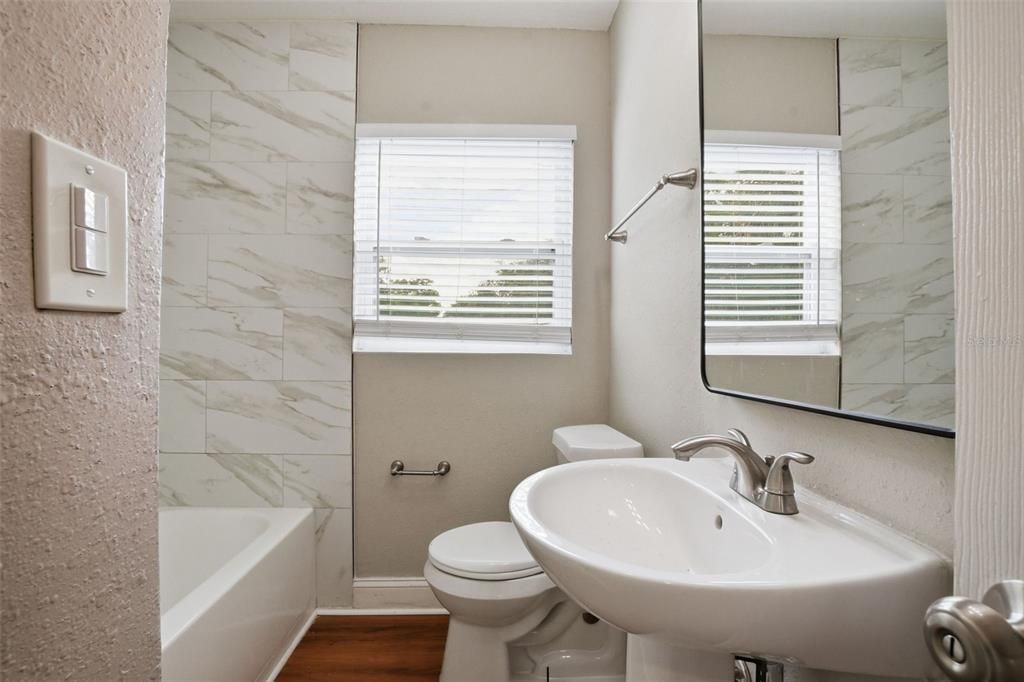 For Sale: $270,500 (3 beds, 2 baths, 1381 Square Feet)