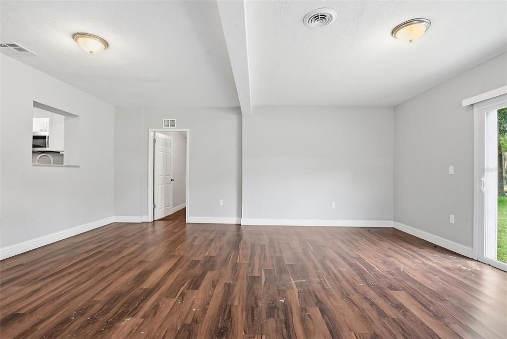 For Sale: $270,500 (3 beds, 2 baths, 1381 Square Feet)