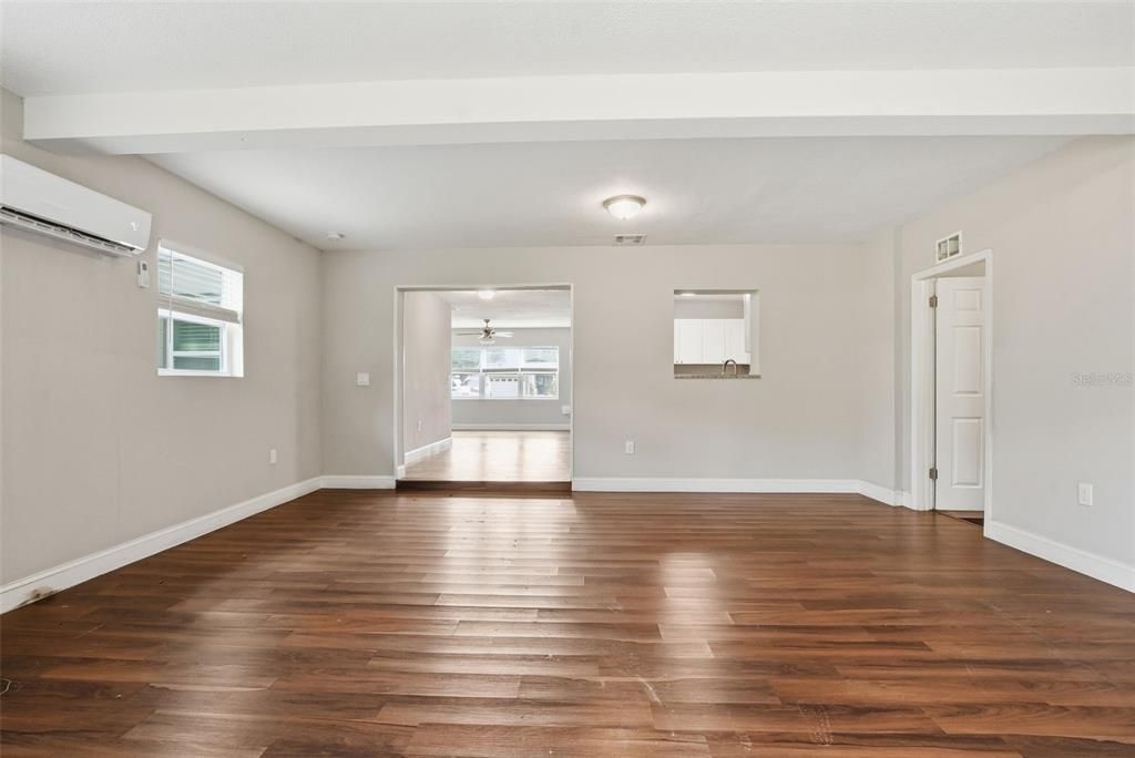 For Sale: $270,500 (3 beds, 2 baths, 1381 Square Feet)