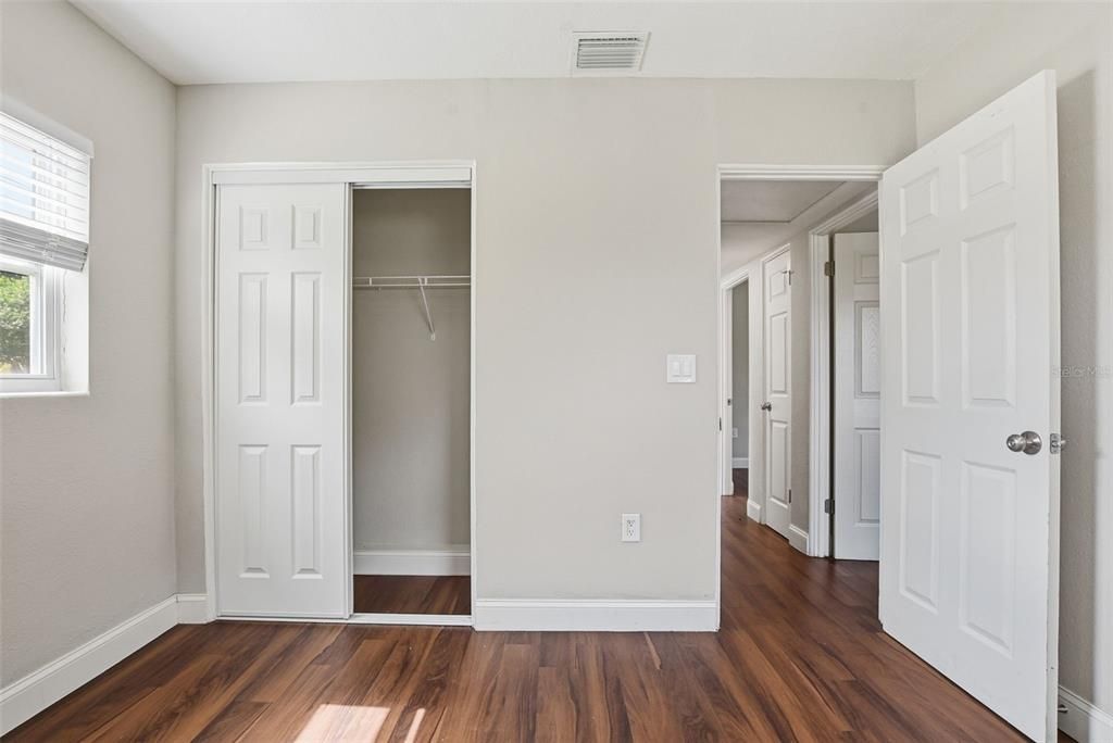 For Sale: $270,500 (3 beds, 2 baths, 1381 Square Feet)