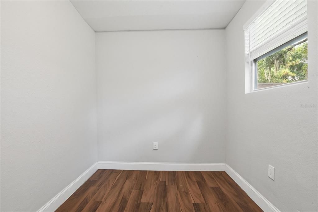 For Sale: $270,500 (3 beds, 2 baths, 1381 Square Feet)