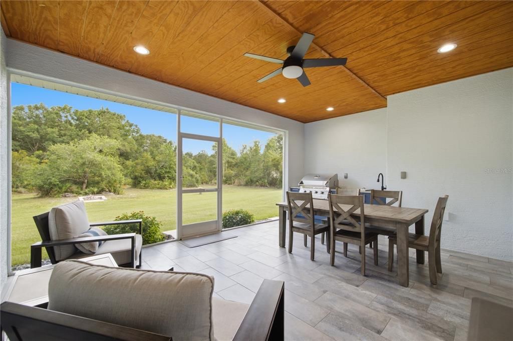 For Sale: $685,000 (3 beds, 2 baths, 2003 Square Feet)
