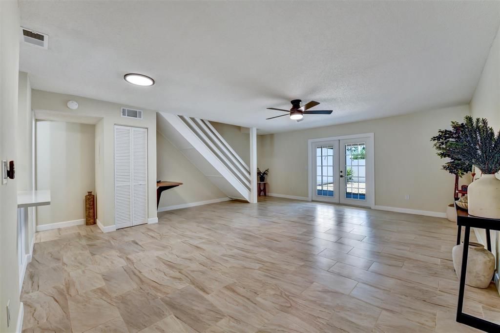 For Sale: $260,000 (2 beds, 1 baths, 1200 Square Feet)