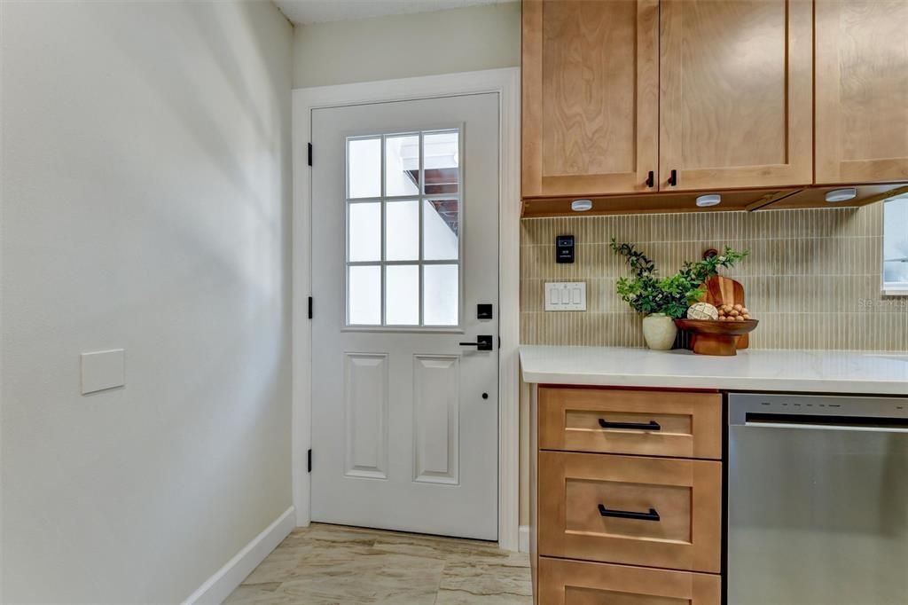 For Sale: $260,000 (2 beds, 1 baths, 1200 Square Feet)