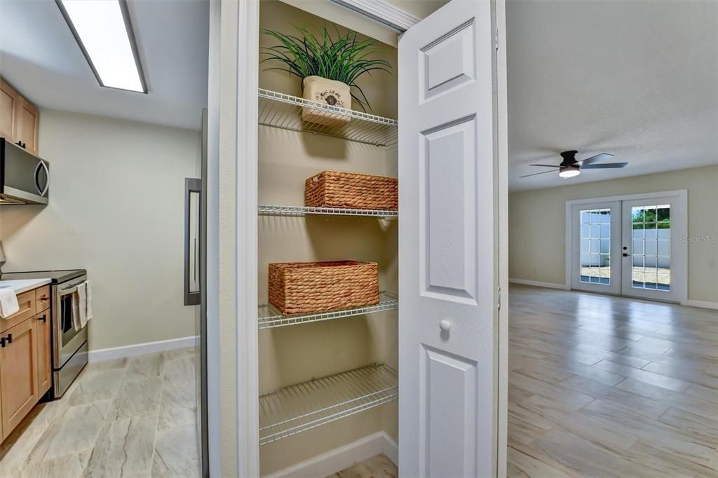 For Sale: $260,000 (2 beds, 1 baths, 1200 Square Feet)