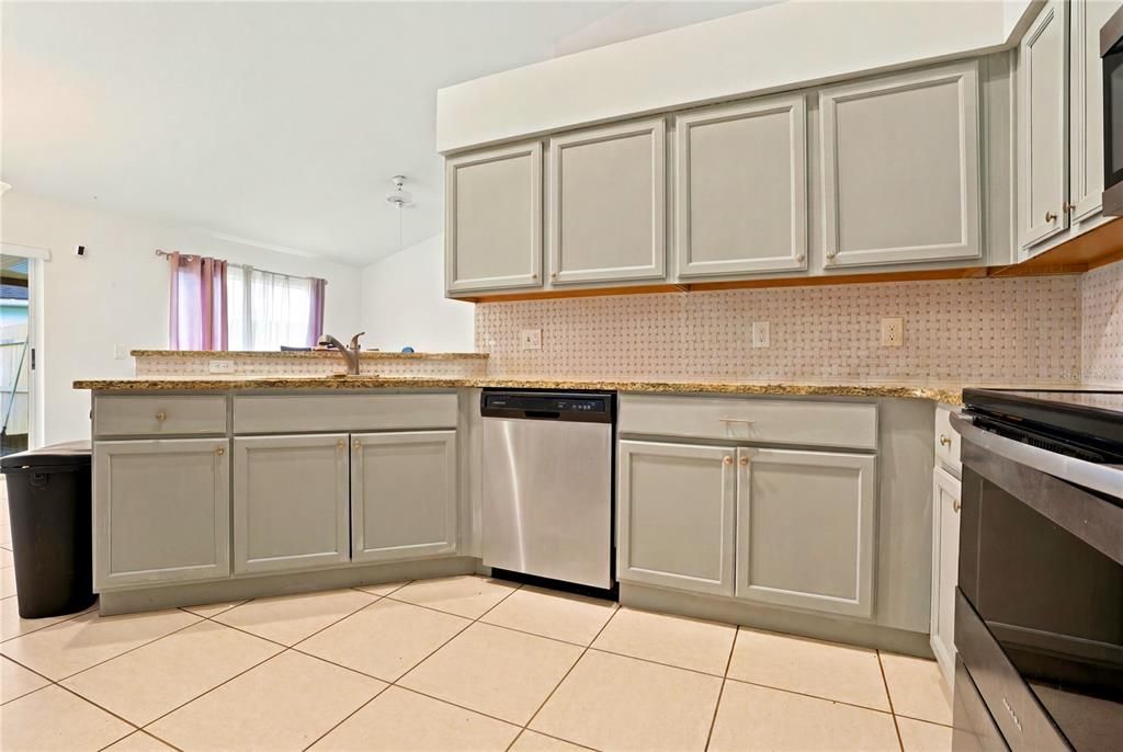 For Sale: $449,900 (3 beds, 2 baths, 1661 Square Feet)