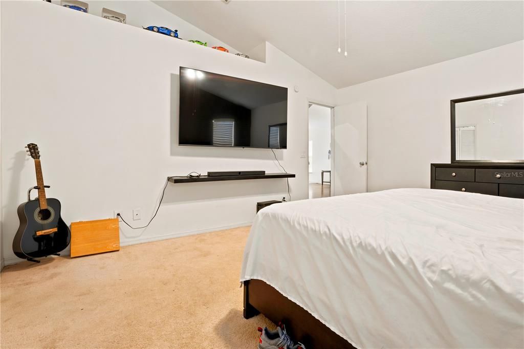 For Sale: $449,900 (3 beds, 2 baths, 1661 Square Feet)