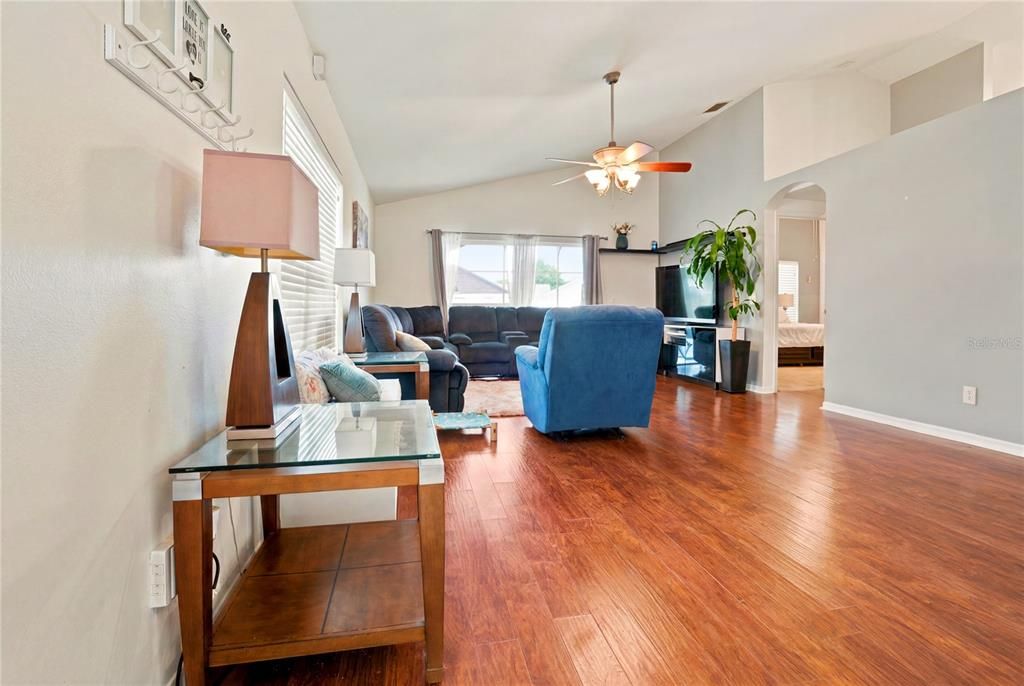 For Sale: $449,900 (3 beds, 2 baths, 1661 Square Feet)