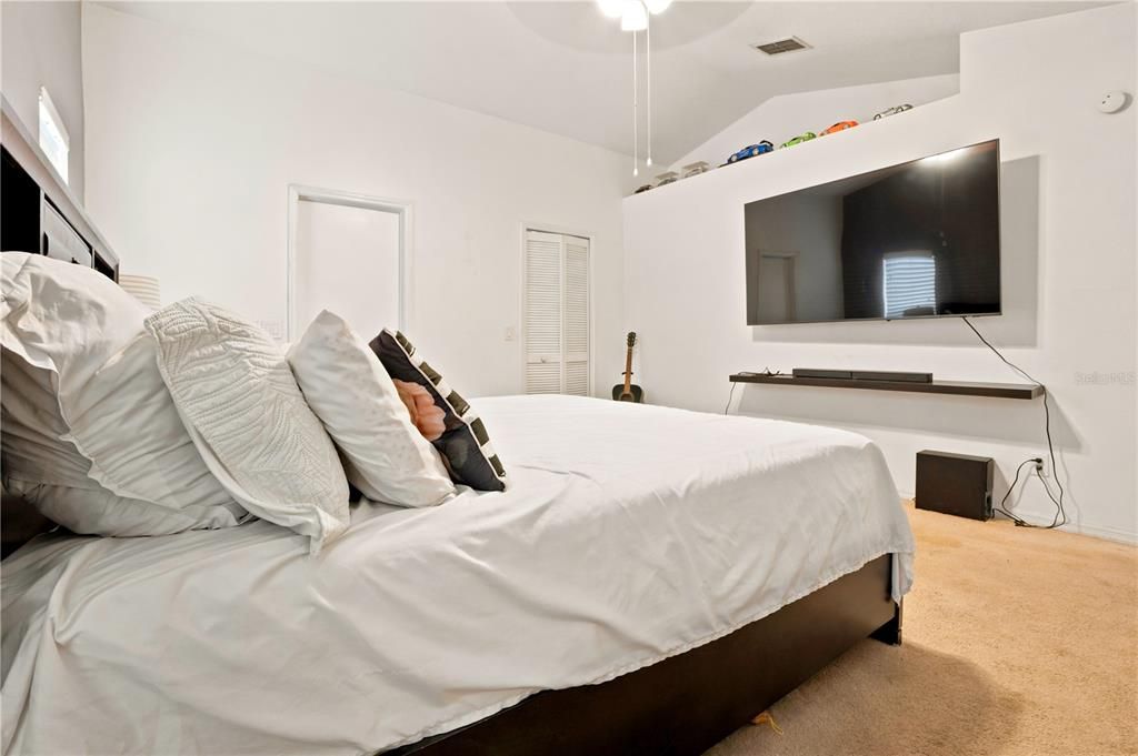 For Sale: $449,900 (3 beds, 2 baths, 1661 Square Feet)