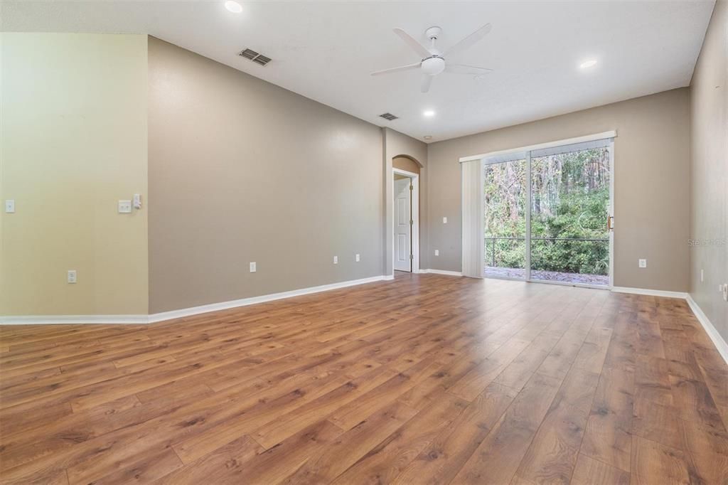 For Sale: $224,000 (2 beds, 2 baths, 1117 Square Feet)