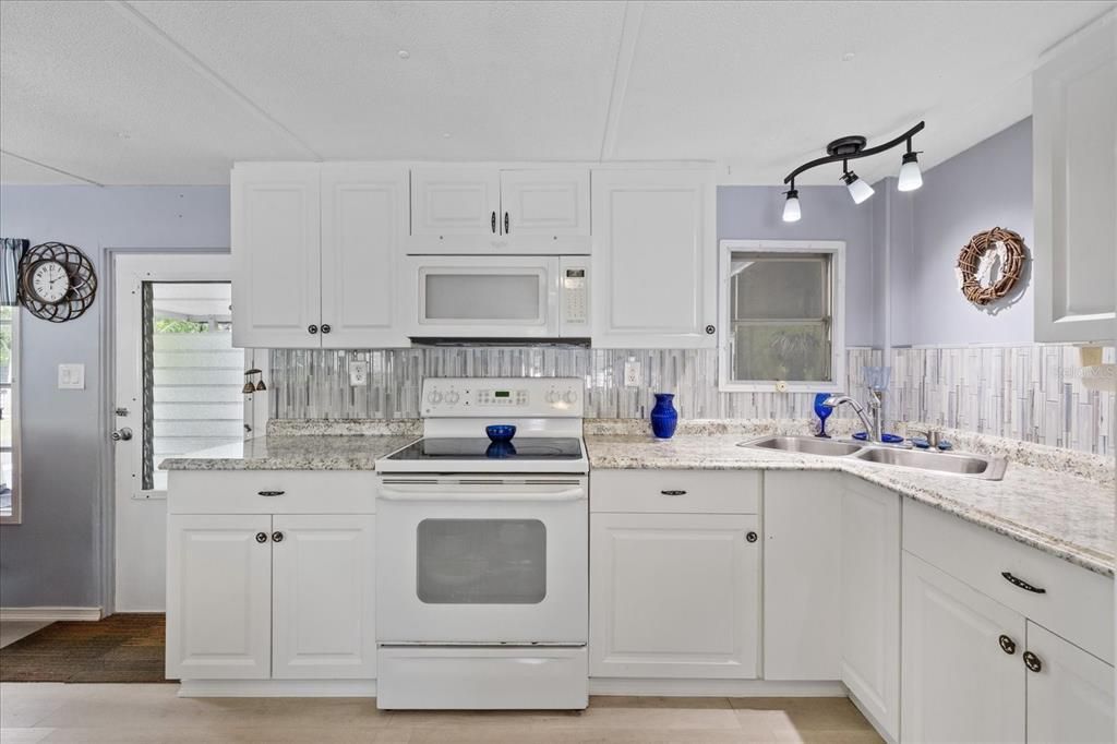 For Sale: $90,000 (2 beds, 1 baths, 540 Square Feet)