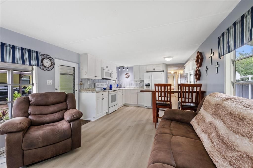 For Sale: $90,000 (2 beds, 1 baths, 540 Square Feet)
