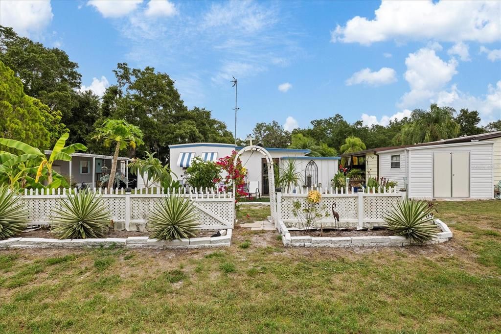 For Sale: $90,000 (2 beds, 1 baths, 540 Square Feet)