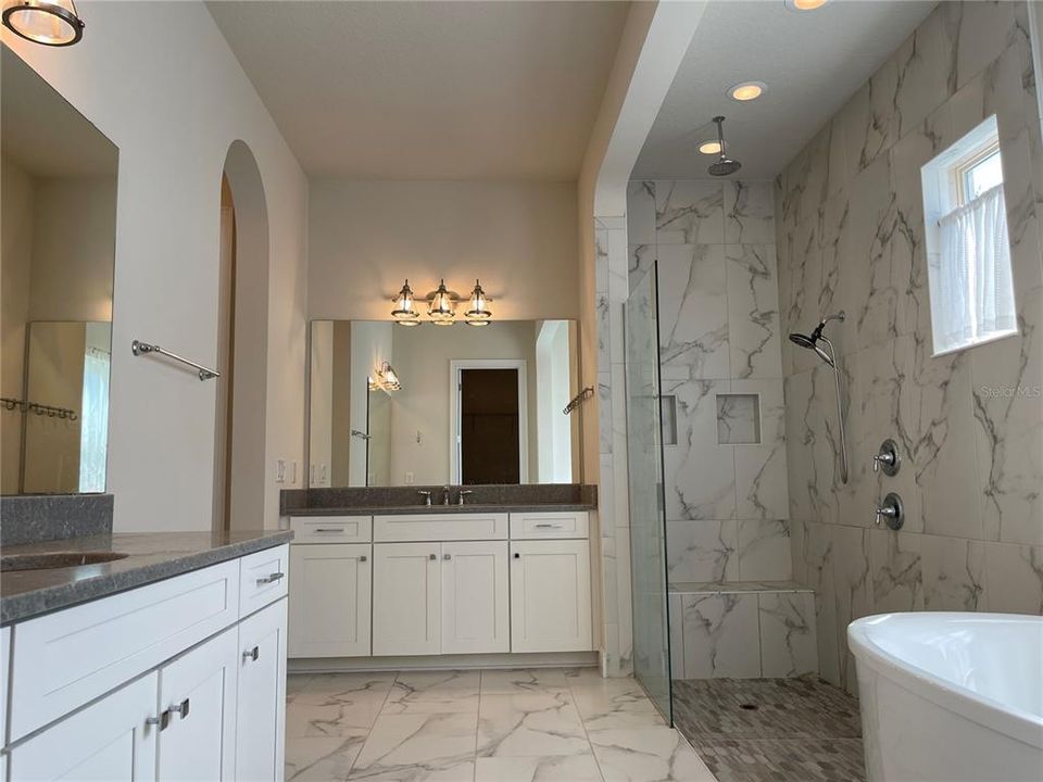 For Rent: $4,800 (5 beds, 4 baths, 3597 Square Feet)