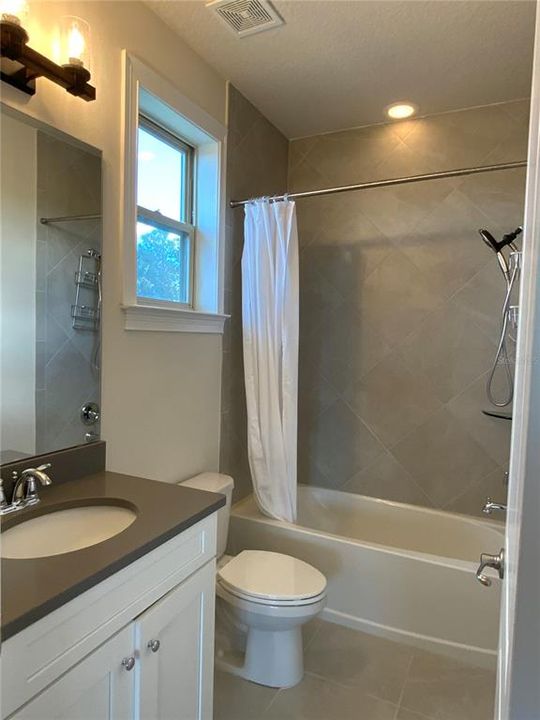 For Rent: $4,800 (5 beds, 4 baths, 3597 Square Feet)