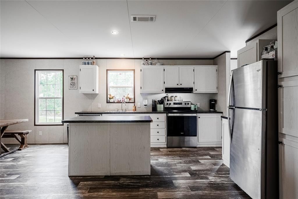 For Sale: $389,000 (4 beds, 2 baths, 1493 Square Feet)