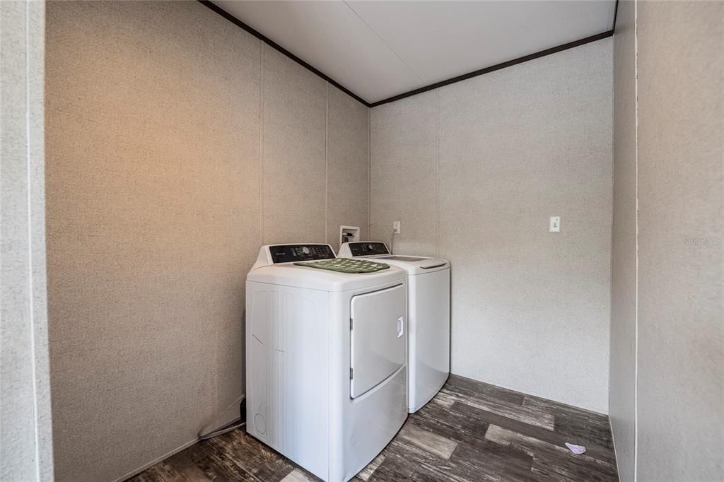 For Sale: $389,000 (4 beds, 2 baths, 1493 Square Feet)