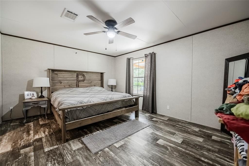 For Sale: $389,000 (4 beds, 2 baths, 1493 Square Feet)