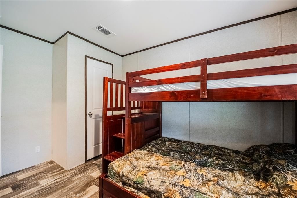 For Sale: $389,000 (4 beds, 2 baths, 1493 Square Feet)